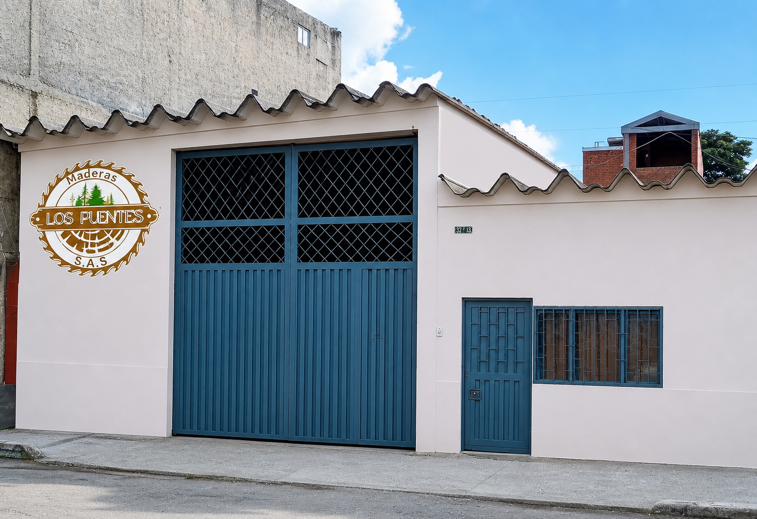 Fachada de Maderas Los Puentes en Bogotá